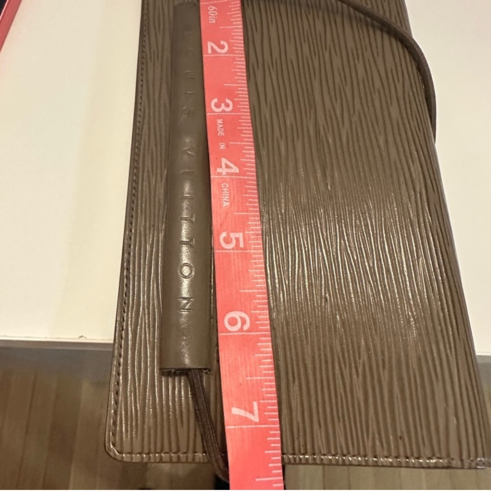 Louis Vuitton EPI Wallet - Picture 9 of 9